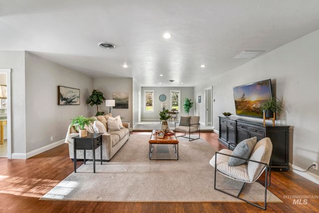 111 View Dr, Jerome, ID 83338