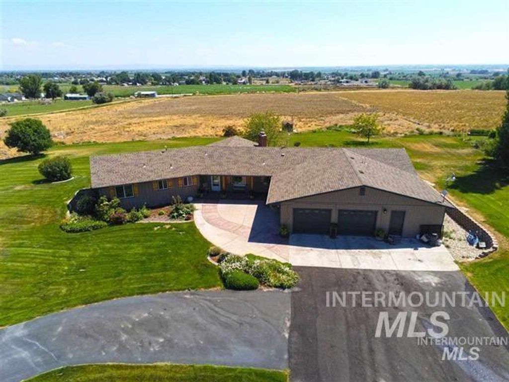 111 View Dr, Jerome, ID 83338