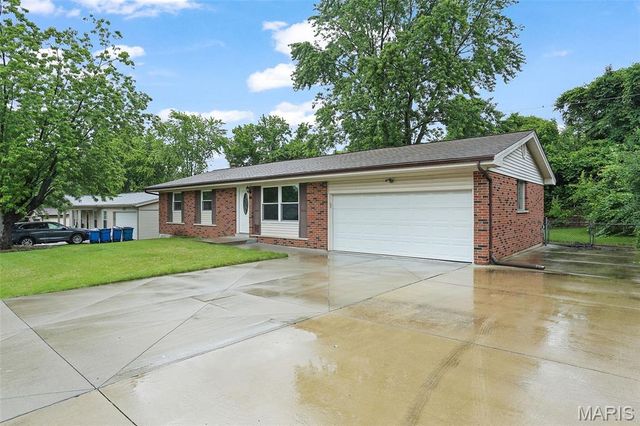 120 Briarcliff Drive, St Charles, MO 63301