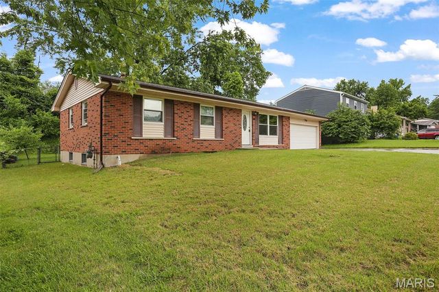 120 Briarcliff Drive, St Charles, MO 63301