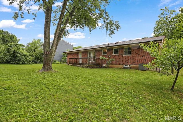 120 Briarcliff Drive, St Charles, MO 63301