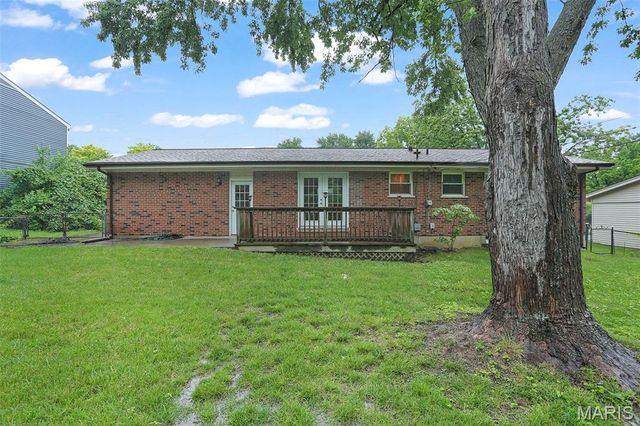 120 Briarcliff Drive, St Charles, MO 63301