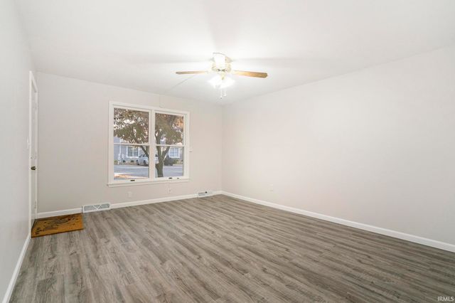 1601 S 16th St Apt 11, Goshen, IN 46526