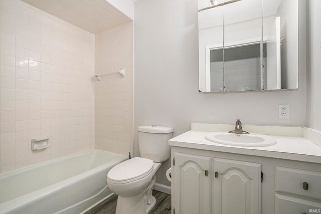 1601 S 16th St Apt 11, Goshen, IN 46526