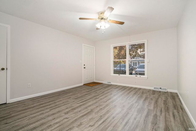 1601 S 16th St Apt 11, Goshen, IN 46526
