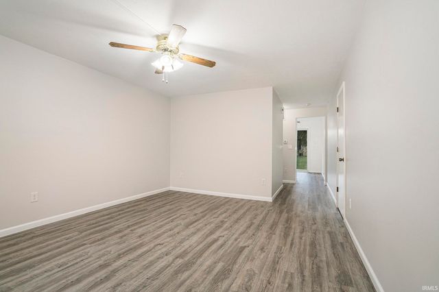 1601 S 16th St Apt 11, Goshen, IN 46526