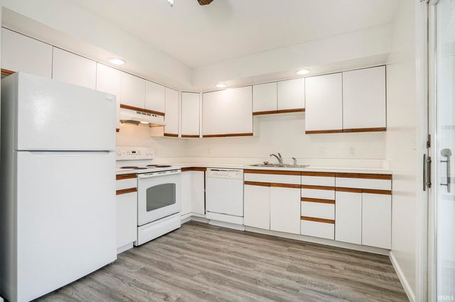 1601 S 16th St Apt 11, Goshen, IN 46526