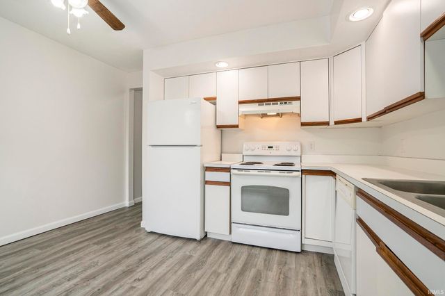 1601 S 16th St Apt 11, Goshen, IN 46526