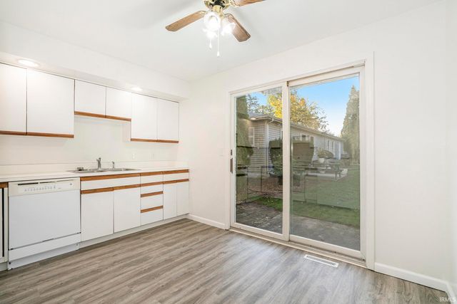 1601 S 16th St Apt 11, Goshen, IN 46526