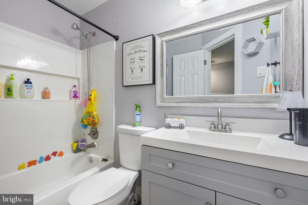 Image 12 of property listing at 1801 CEDARWOOD, Landover, MD 20785