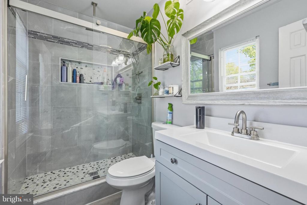 Image 16 of property listing at 1801 CEDARWOOD, Landover, MD 20785