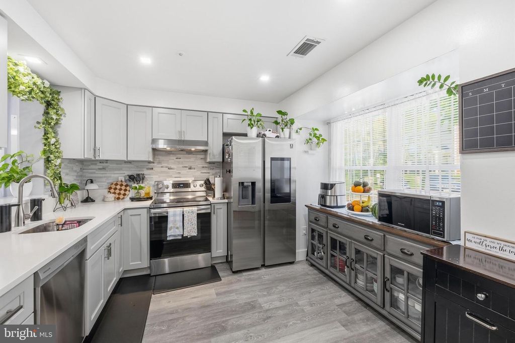 Image 18 of property listing at 1801 CEDARWOOD, Landover, MD 20785