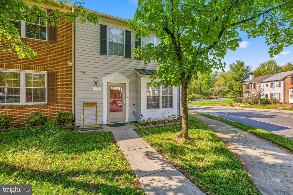 Image 2 of property listing at 1801 CEDARWOOD, Landover, MD 20785