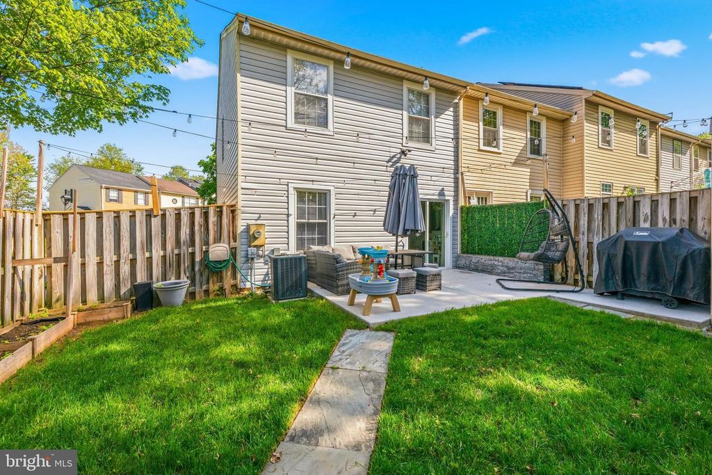 Image 5 of property listing at 1801 CEDARWOOD, Landover, MD 20785