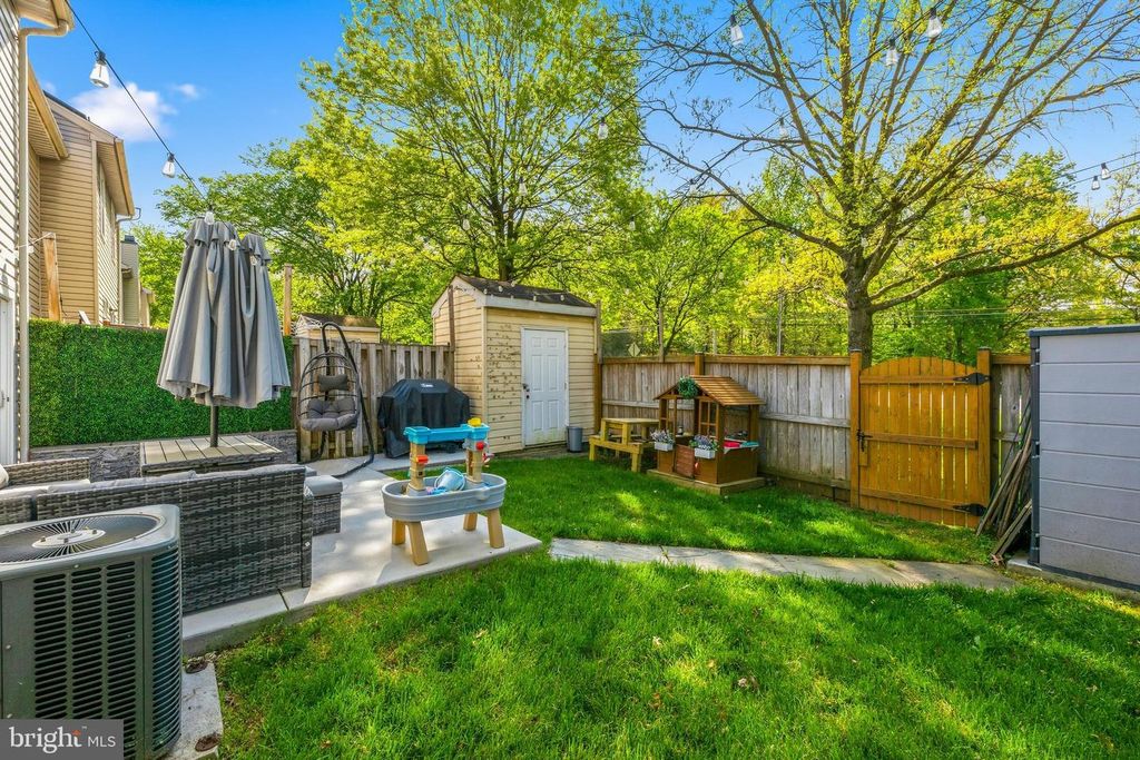 Image 6 of property listing at 1801 CEDARWOOD, Landover, MD 20785