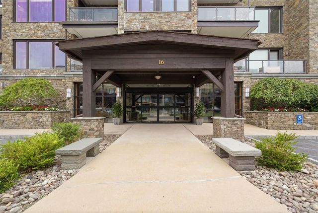 16 Rivers Edge Drive 201, Tarrytown, NY 10591