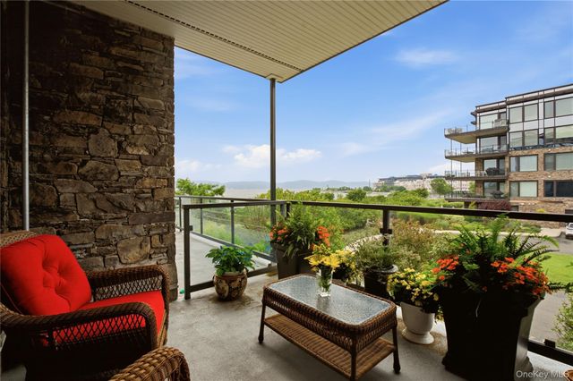 16 Rivers Edge Drive 201, Tarrytown, NY 10591