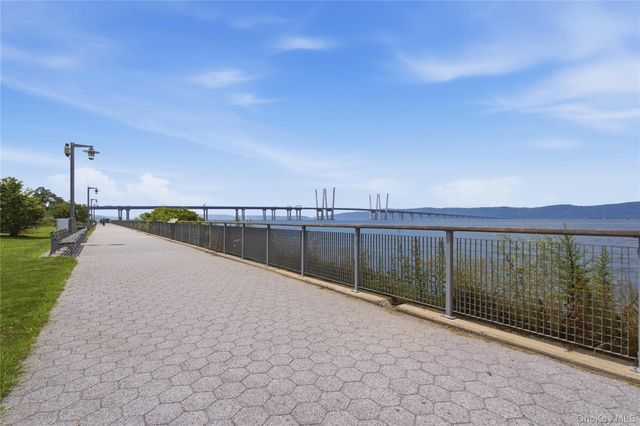 16 Rivers Edge Drive 201, Tarrytown, NY 10591