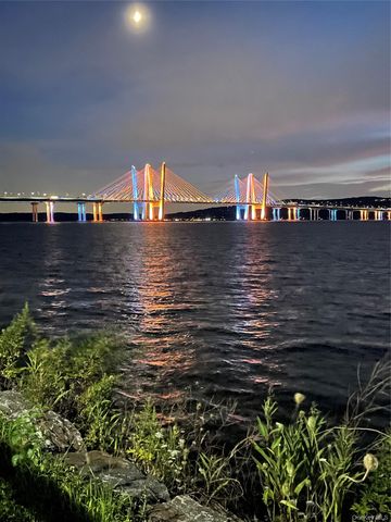 16 Rivers Edge Drive 201, Tarrytown, NY 10591