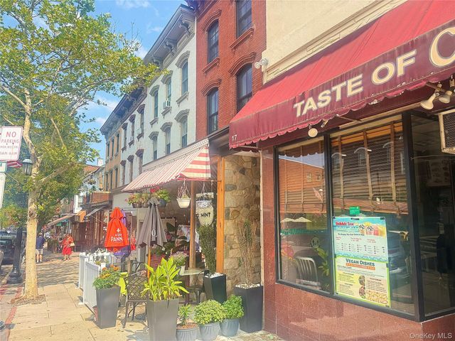 16 Rivers Edge Drive 201, Tarrytown, NY 10591