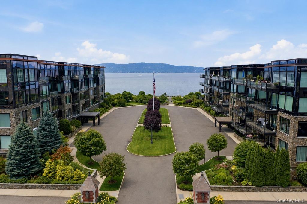 16 Rivers Edge Drive 201, Tarrytown, NY 10591
