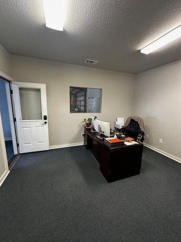 2554 W Us 290 Highway A, Dripping Springs, TX 78620