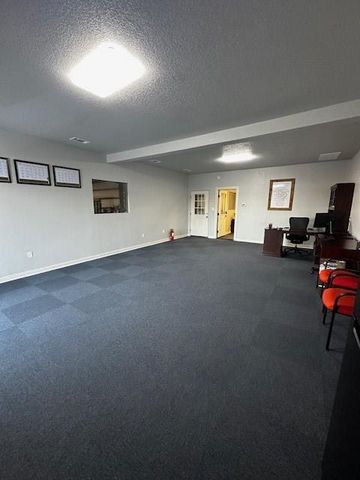 2554 W Us 290 Highway A, Dripping Springs, TX 78620