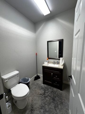 2554 W Us 290 Highway A, Dripping Springs, TX 78620