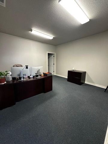 2554 W Us 290 Highway A, Dripping Springs, TX 78620