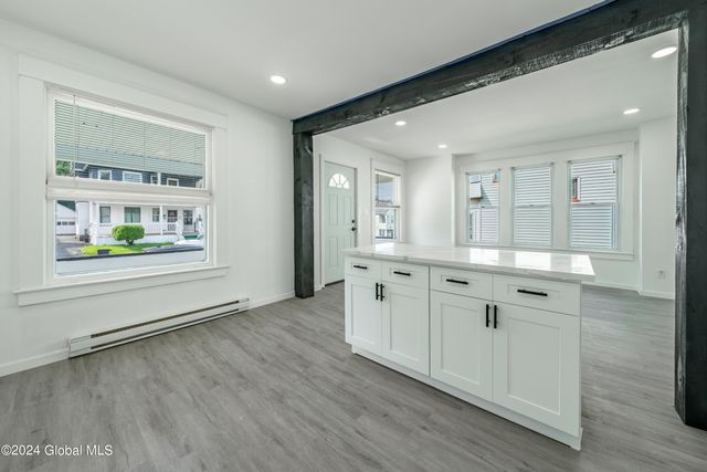 24 Slater Street, Amsterdam, NY 12010