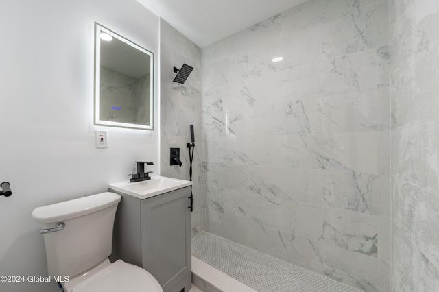 24 Slater Street, Amsterdam, NY 12010