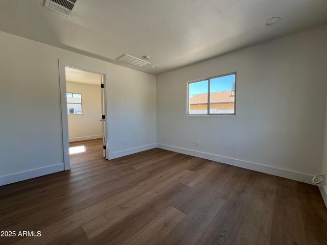 315 E Carol Avenue, Phoenix, AZ 85020