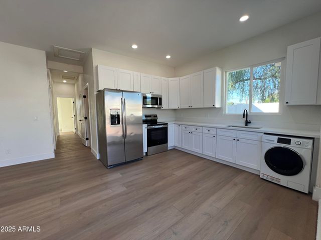 315 E Carol Avenue, Phoenix, AZ 85020