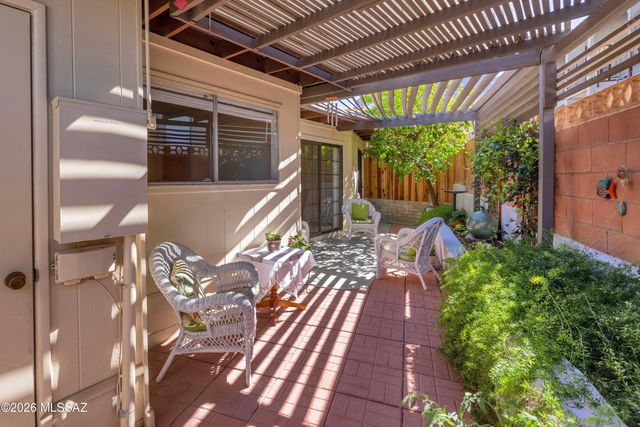 9111 N Oracle Road, Tucson, AZ 85704