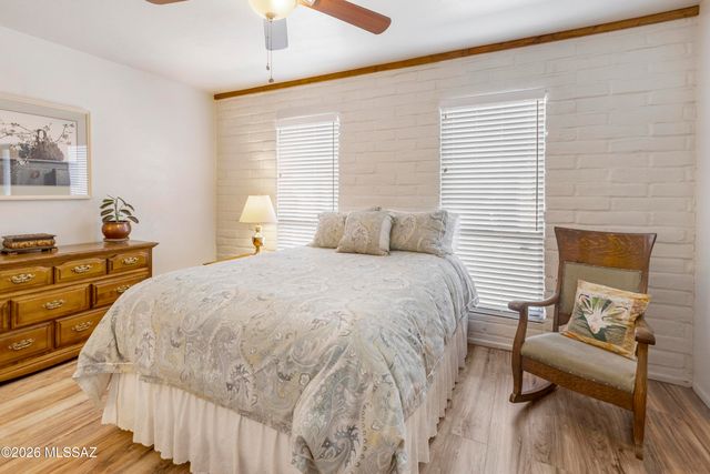 9111 N Oracle Road, Tucson, AZ 85704