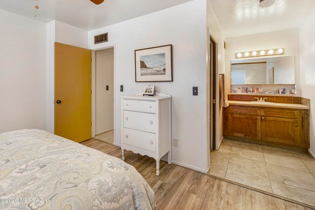 9111 N Oracle Road, Tucson, AZ 85704