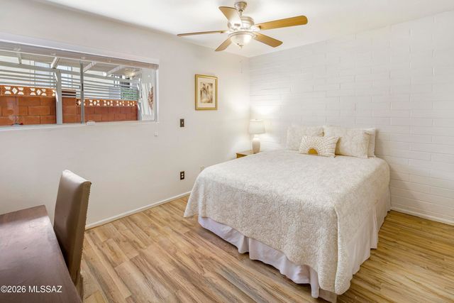 9111 N Oracle Road, Tucson, AZ 85704