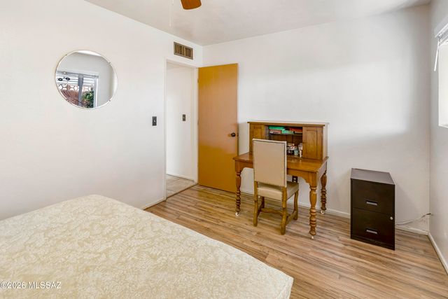 9111 N Oracle Road, Tucson, AZ 85704