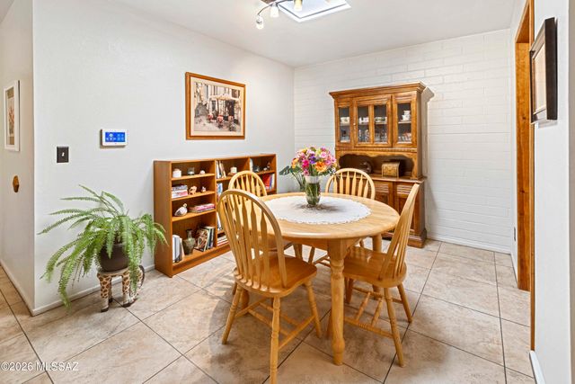 9111 N Oracle Road, Tucson, AZ 85704