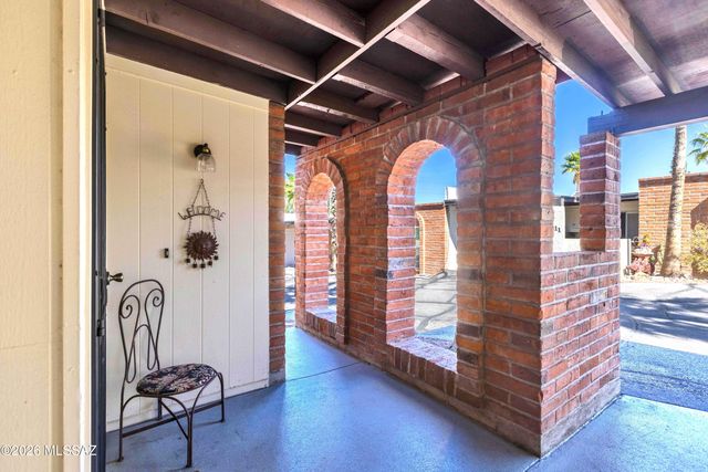 9111 N Oracle Road, Tucson, AZ 85704