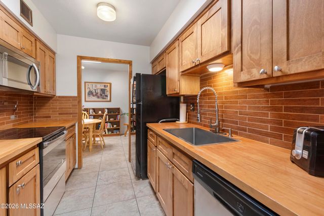 9111 N Oracle Road, Tucson, AZ 85704