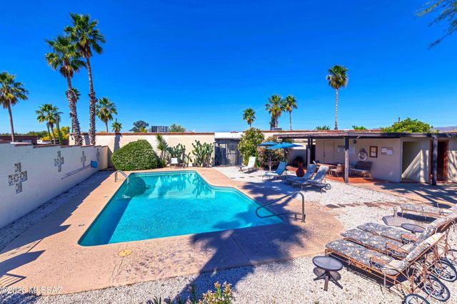 9111 N Oracle Road, Tucson, AZ 85704