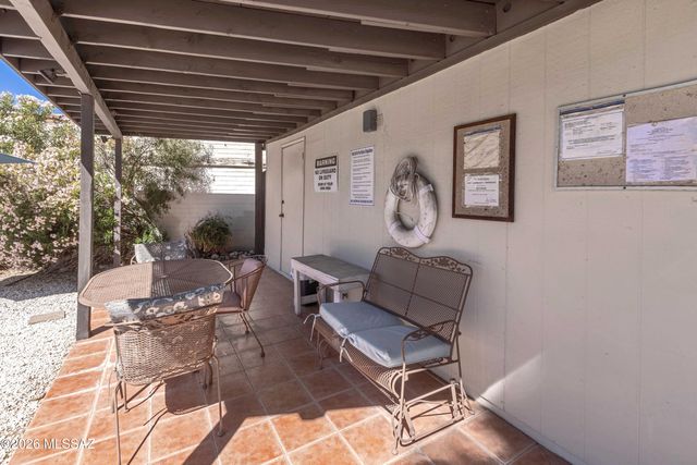 9111 N Oracle Road, Tucson, AZ 85704