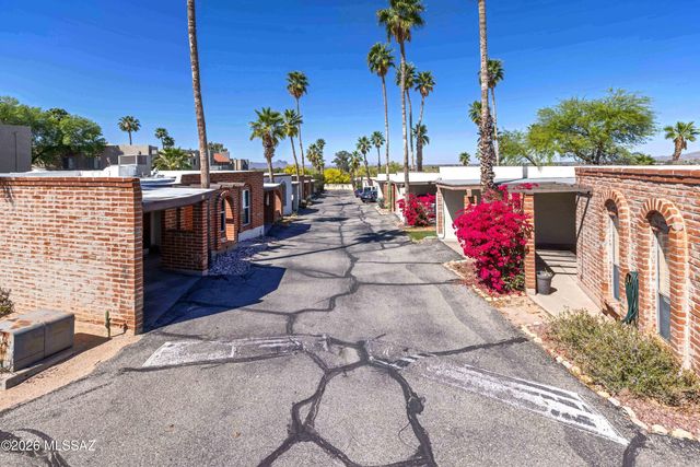 9111 N Oracle Road, Tucson, AZ 85704