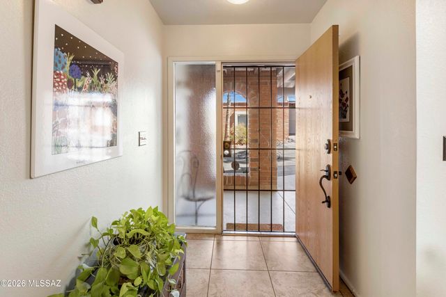 9111 N Oracle Road, Tucson, AZ 85704