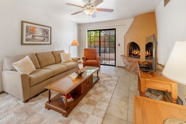 9111 N Oracle Road, Tucson, AZ 85704