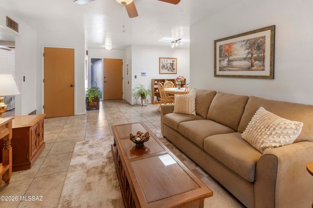 9111 N Oracle Road, Tucson, AZ 85704