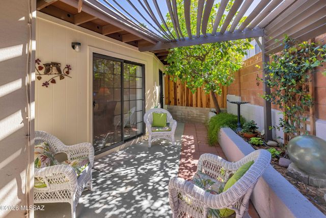 9111 N Oracle Road, Tucson, AZ 85704