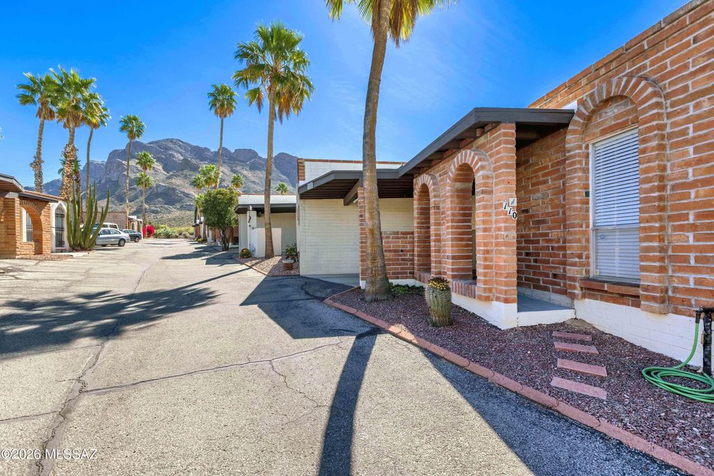 9111 N Oracle Road, Tucson, AZ 85704