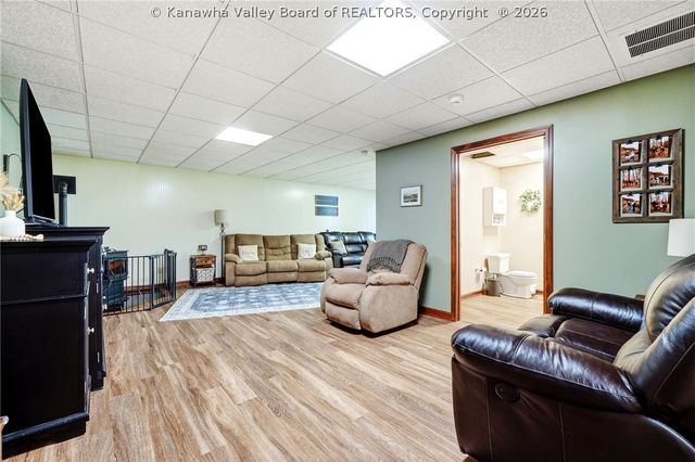 209 Smith Road, Nitro, WV 25143